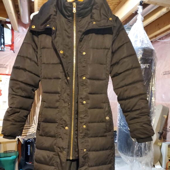 Black puffer Jacket (has a faux fur collar that I don't wear) can be buttoned. - Picture 3 of 6